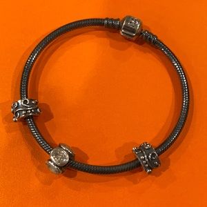 Super cute authentic SS925 Pandora moment bracelet